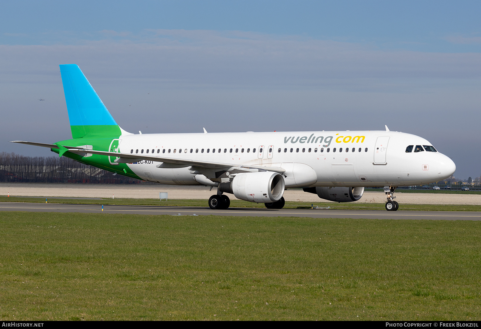 Aircraft Photo of EC-KDT | Airbus A320-216 | Vueling Airlines | AirHistory.net #666518