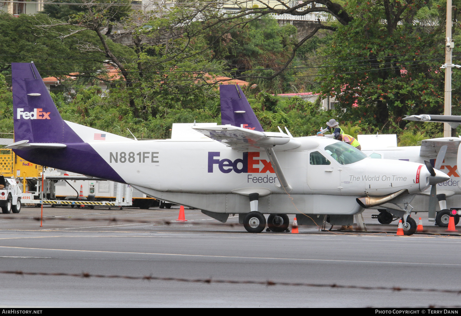 Aircraft Photo of N881FE | Cessna 208B Super Cargomaster | FedEx Feeder | AirHistory.net #666589