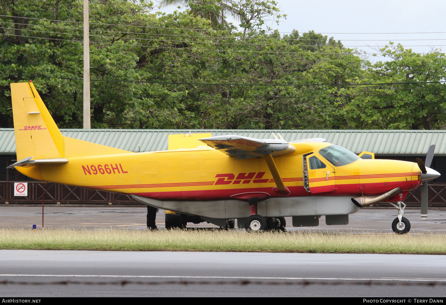 Aircraft Photo of N966HL | Cessna 208B Super Cargomaster | DHL International | AirHistory.net #666591
