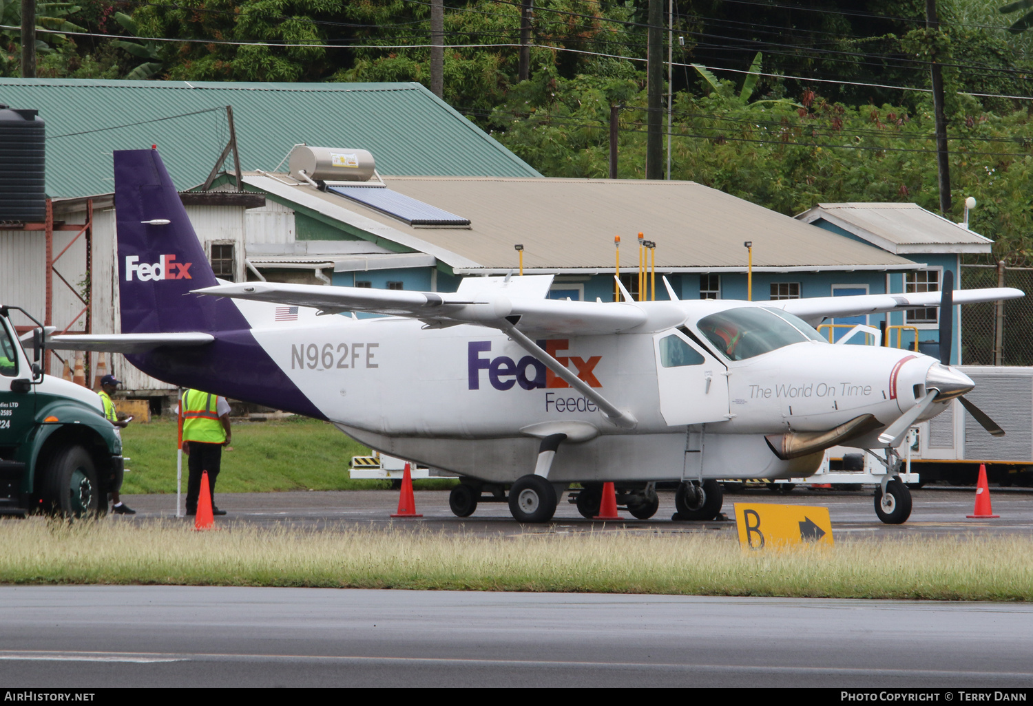 Aircraft Photo of N962FE | Cessna 208B Super Cargomaster | FedEx Feeder | AirHistory.net #666593