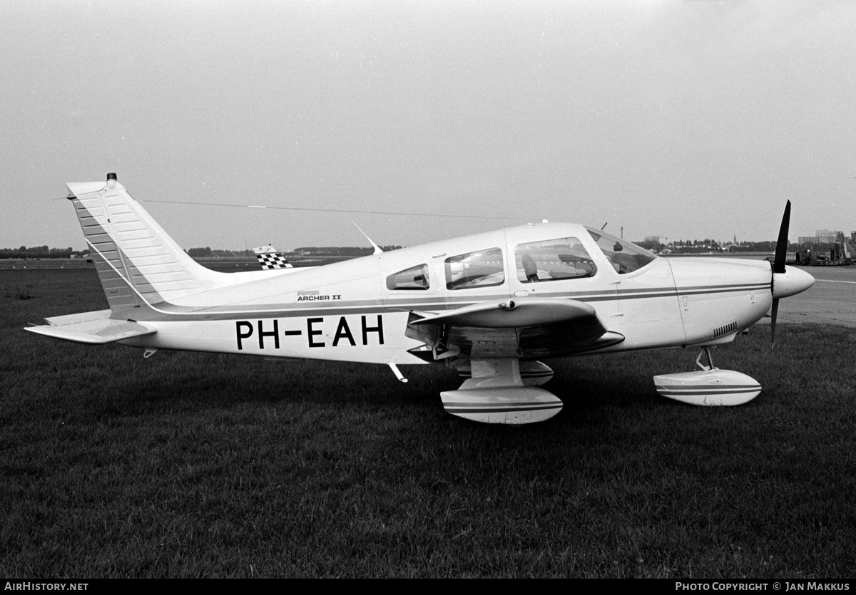 Aircraft Photo of PH-EAH | Piper PA-28-181 Archer II | AirHistory.net #666679