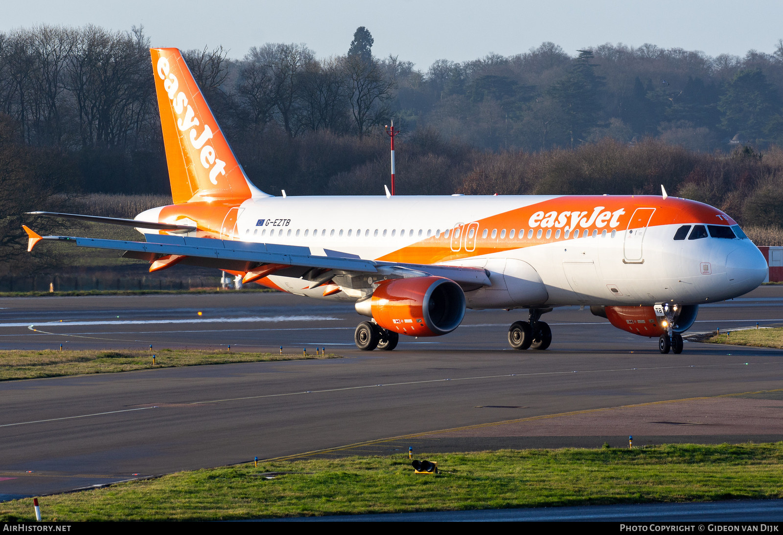 Aircraft Photo of G-EZTB | Airbus A320-214 | EasyJet | AirHistory.net #666734