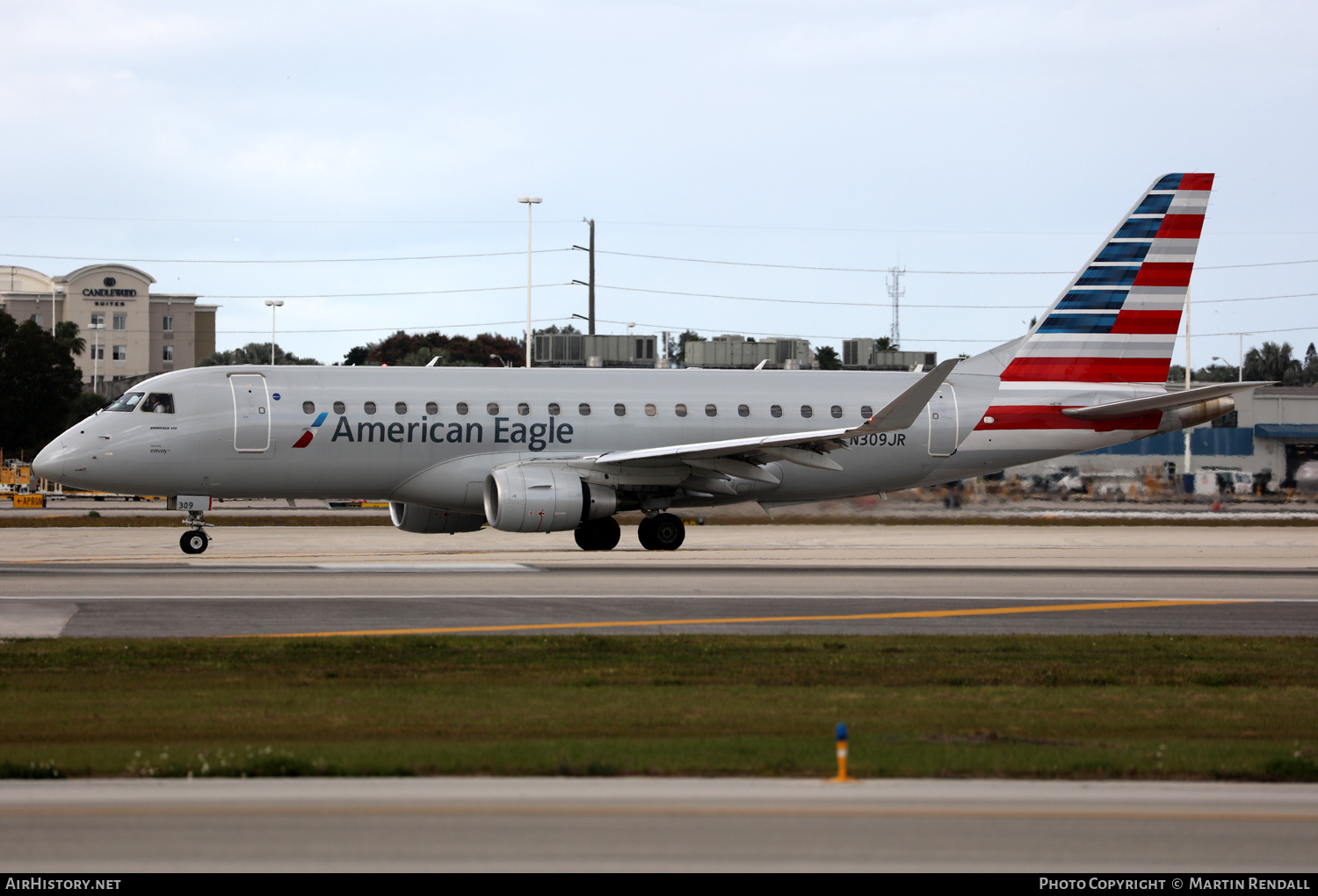 Aircraft Photo of N309JR | Embraer 175LR (ERJ-170-200LR) | American Eagle | AirHistory.net #666781