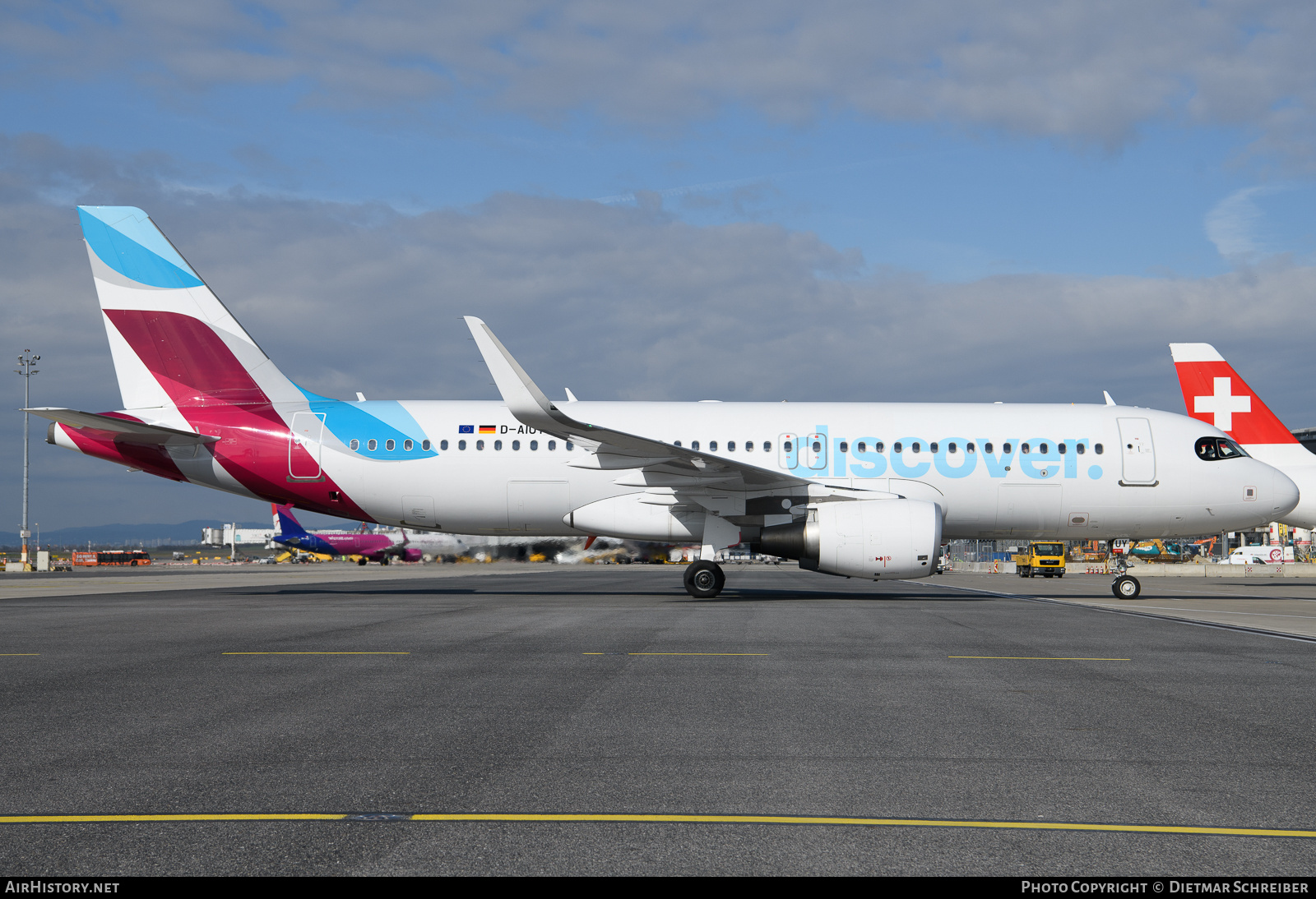 Aircraft Photo of D-AIUY | Airbus A320-214 | Discover Airlines | AirHistory.net #666982