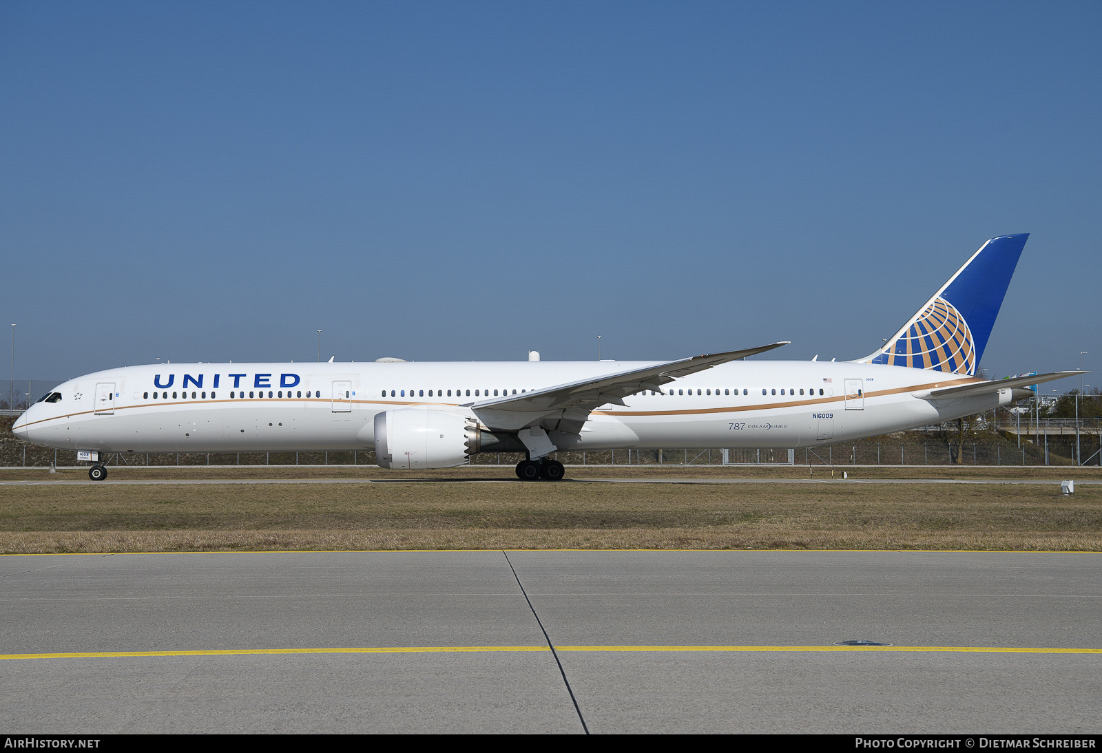Aircraft Photo of N16009 | Boeing 787-10 Dreamliner | United Airlines | AirHistory.net #666997