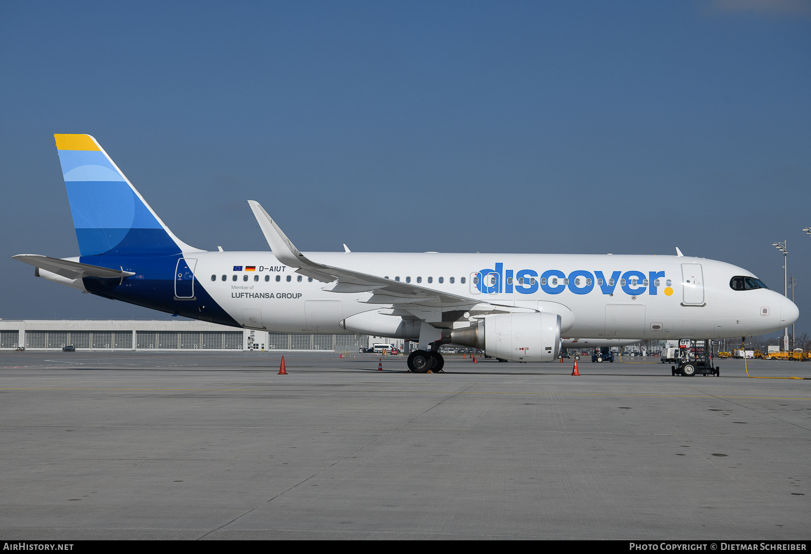 Aircraft Photo of D-AIUT | Airbus A320-214 | Discover Airlines | AirHistory.net #667008