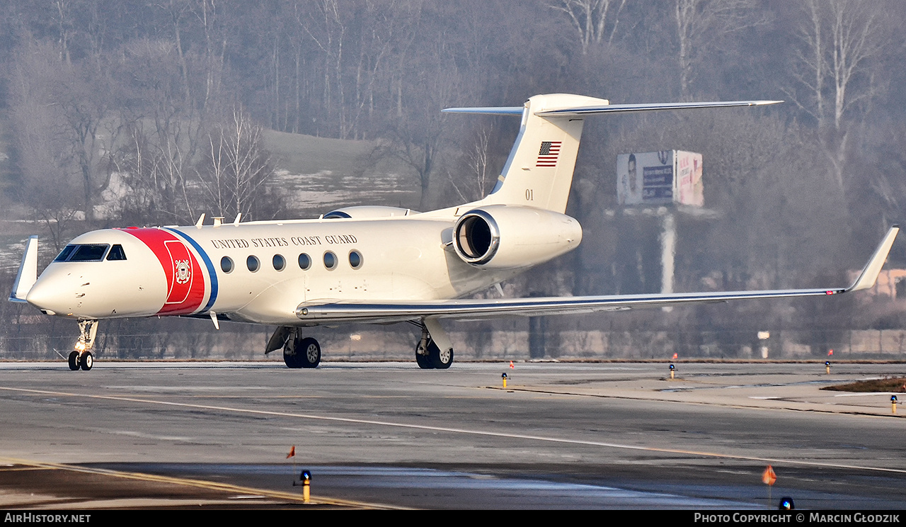 Aircraft Photo of 01 | Gulfstream Aerospace C-37A Gulfstream V (G-V) | USA - Coast Guard | AirHistory.net #667158