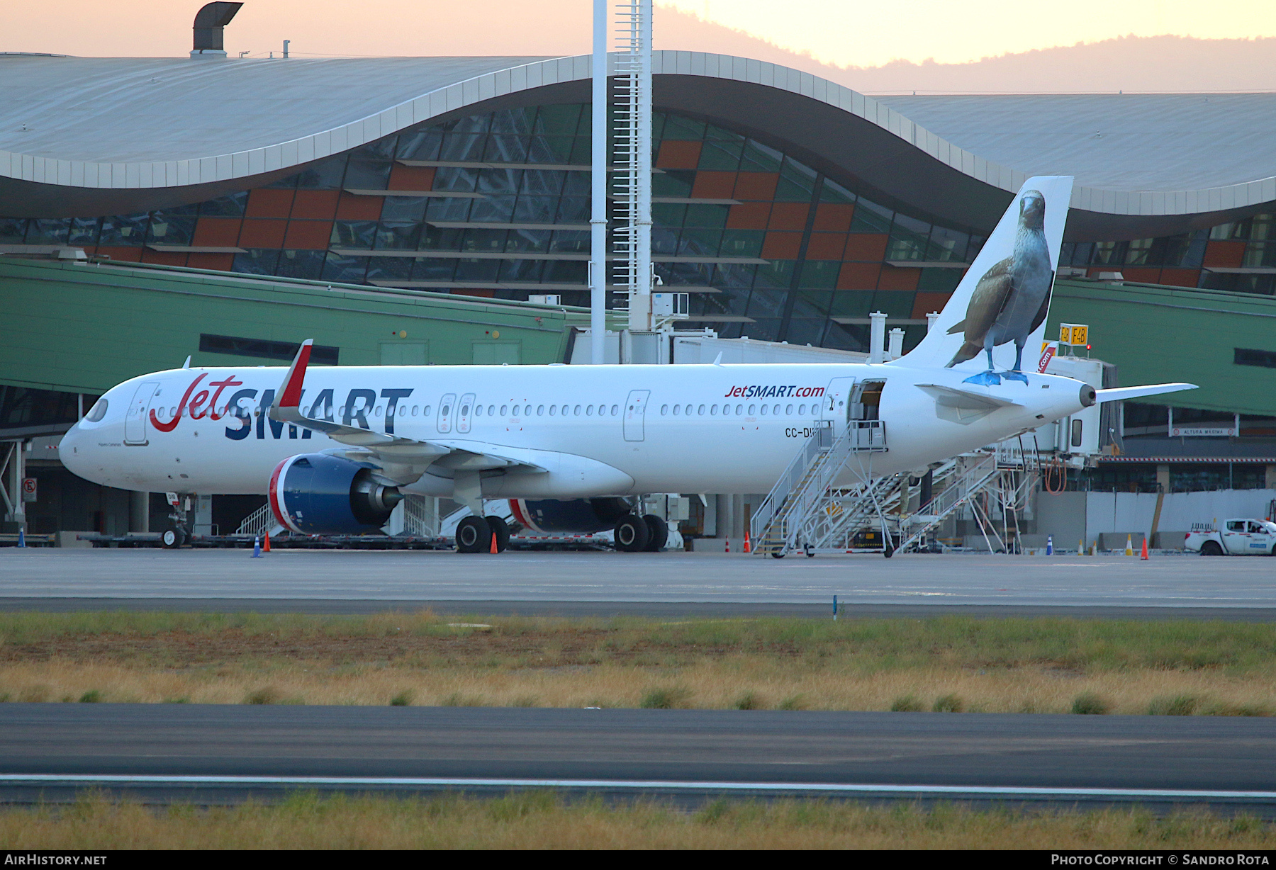 Aircraft Photo of CC-DIB | Airbus A321-272NX | JetSmart | AirHistory.net #667222