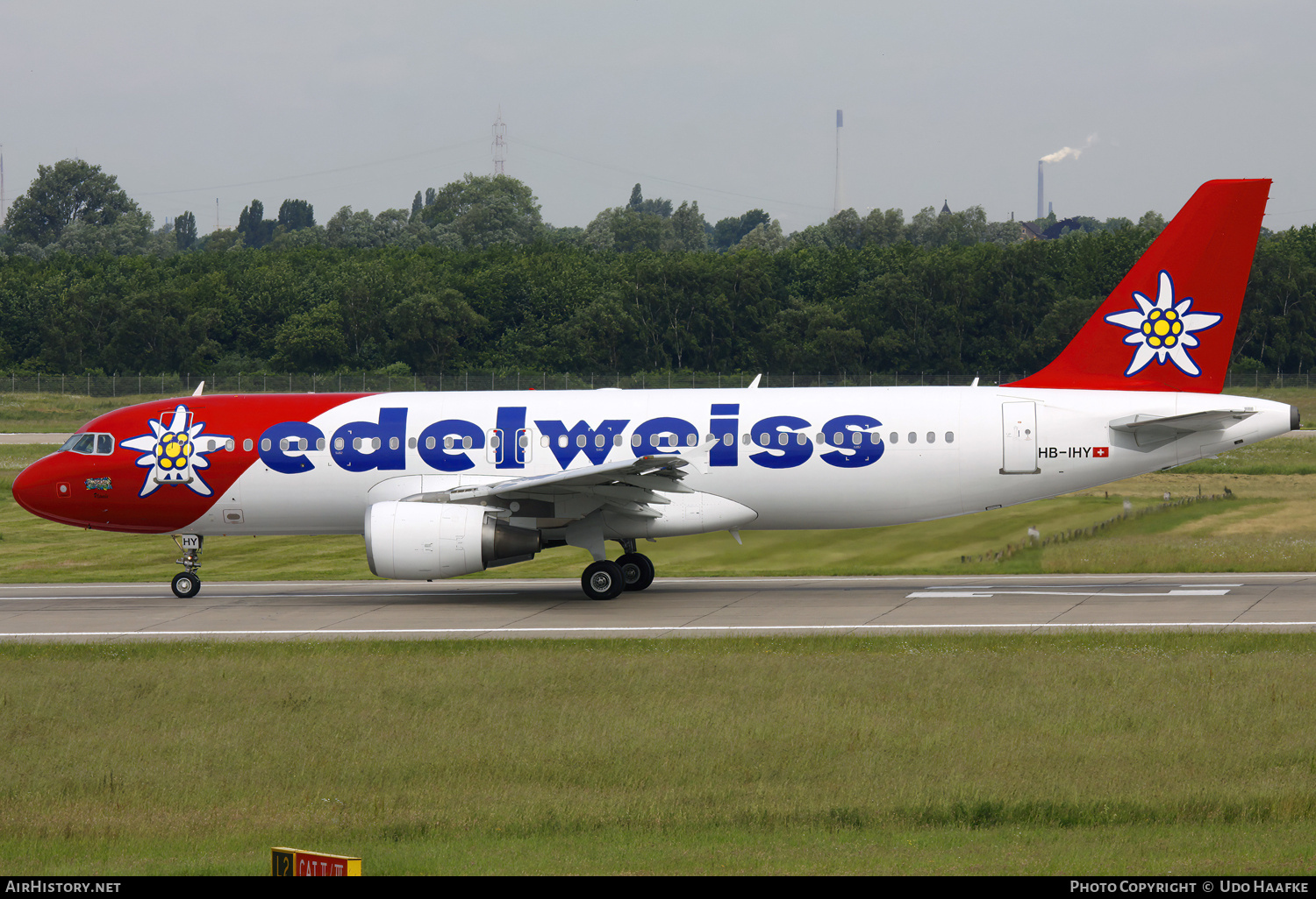 Aircraft Photo of HB-IHY | Airbus A320-214 | Edelweiss Air | AirHistory.net #667262