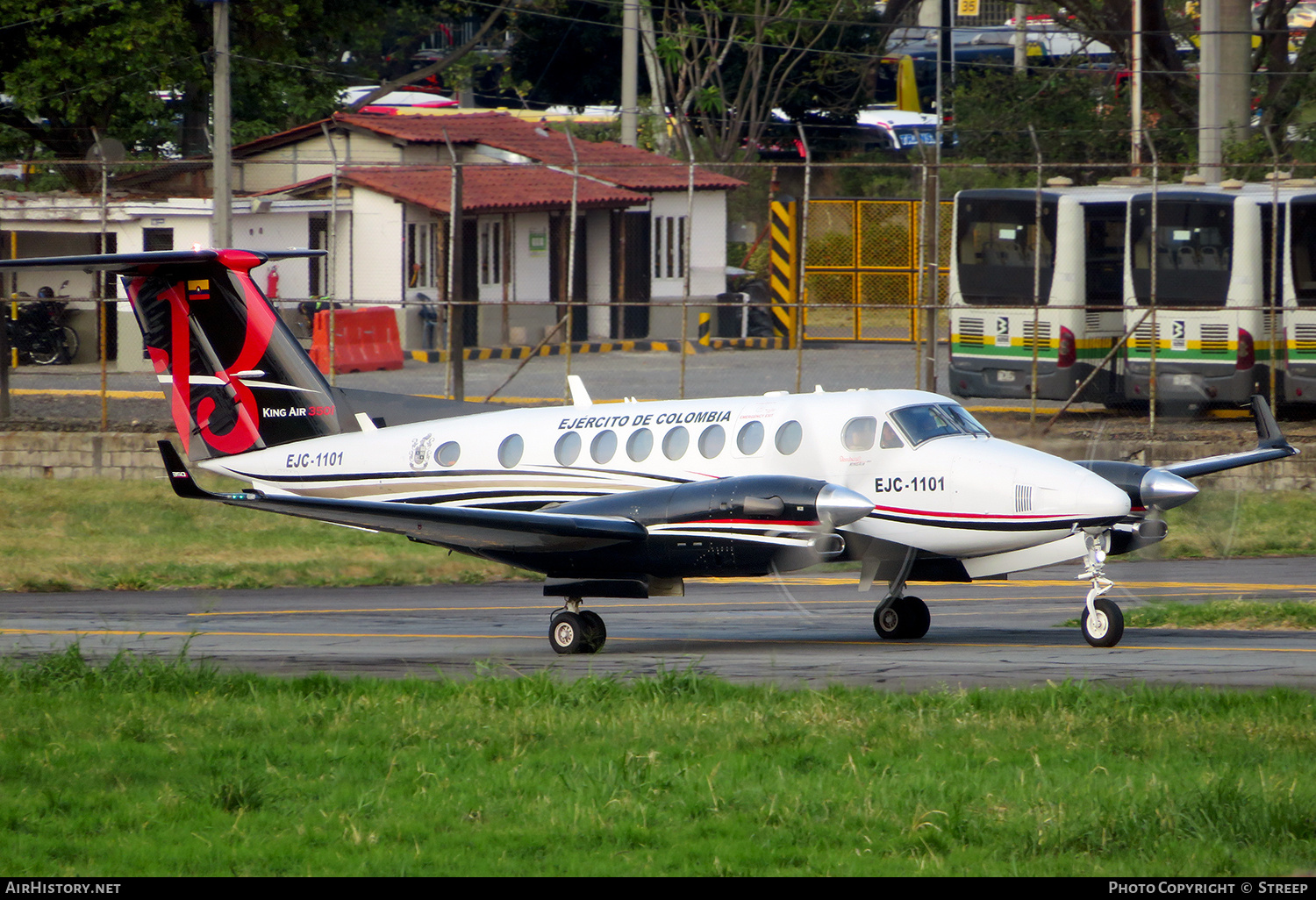 Aircraft Photo of EJC1101 | Beechcraft 350i King Air (B300) | Colombia - Army | AirHistory.net #667331