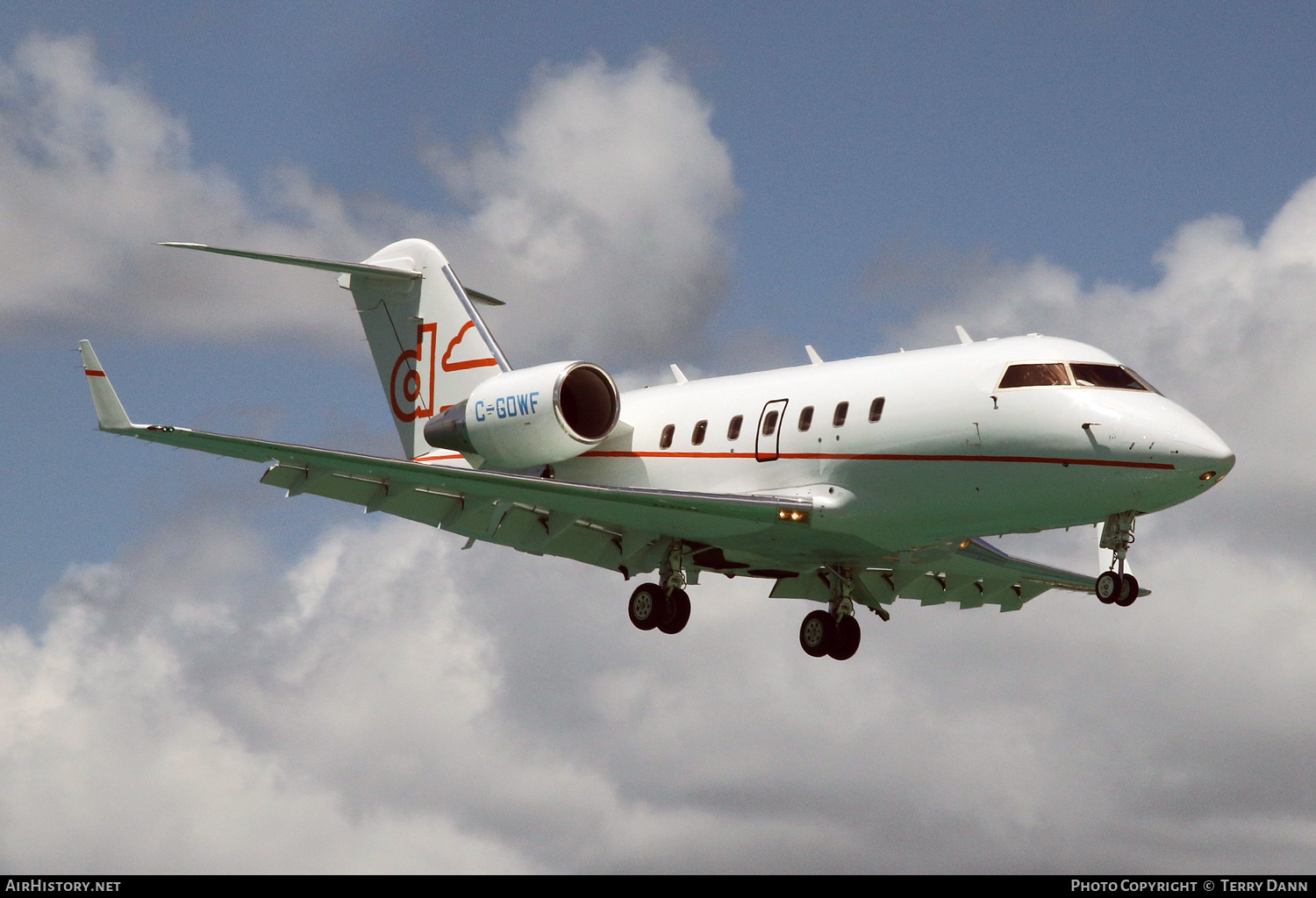 Aircraft Photo of C-GDWF | Bombardier Challenger 604 (CL-600-2B16) | AirHistory.net #667338
