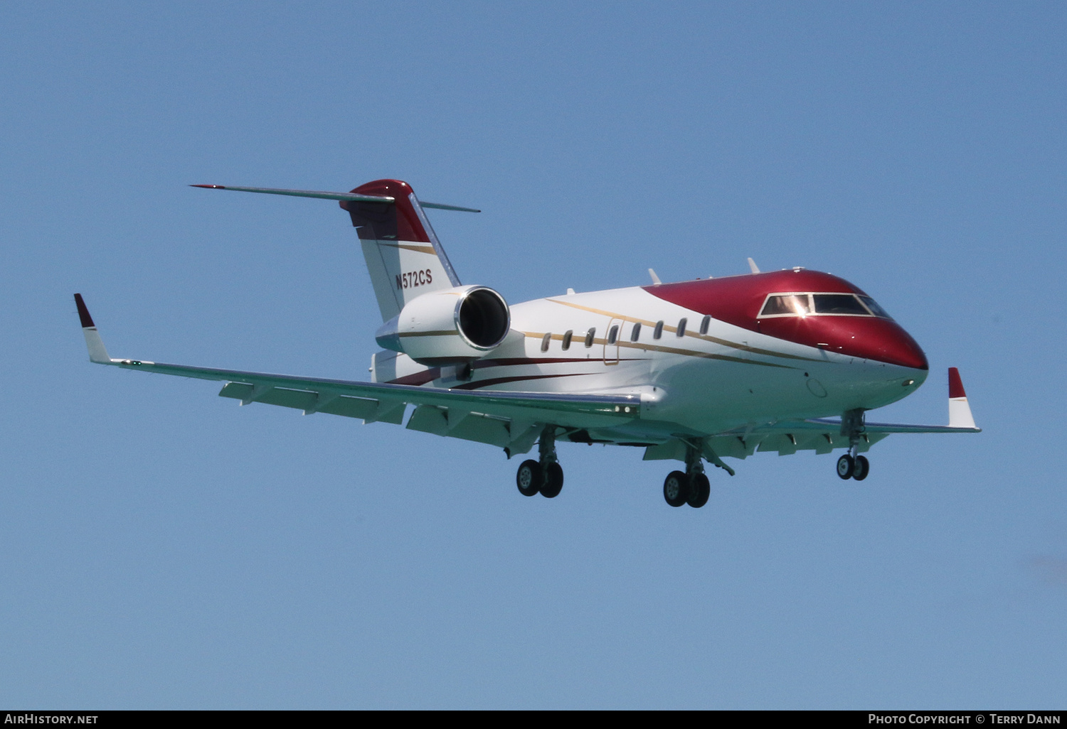 Aircraft Photo of N572CS | Bombardier Challenger 604 (CL-600-2B16) | AirHistory.net #667374