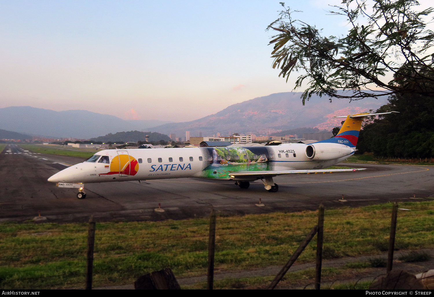 Aircraft Photo of FAC-1171 / HK-4525 | Embraer ERJ-145LR (EMB-145LR) | Colombia - Satena | AirHistory.net #667439