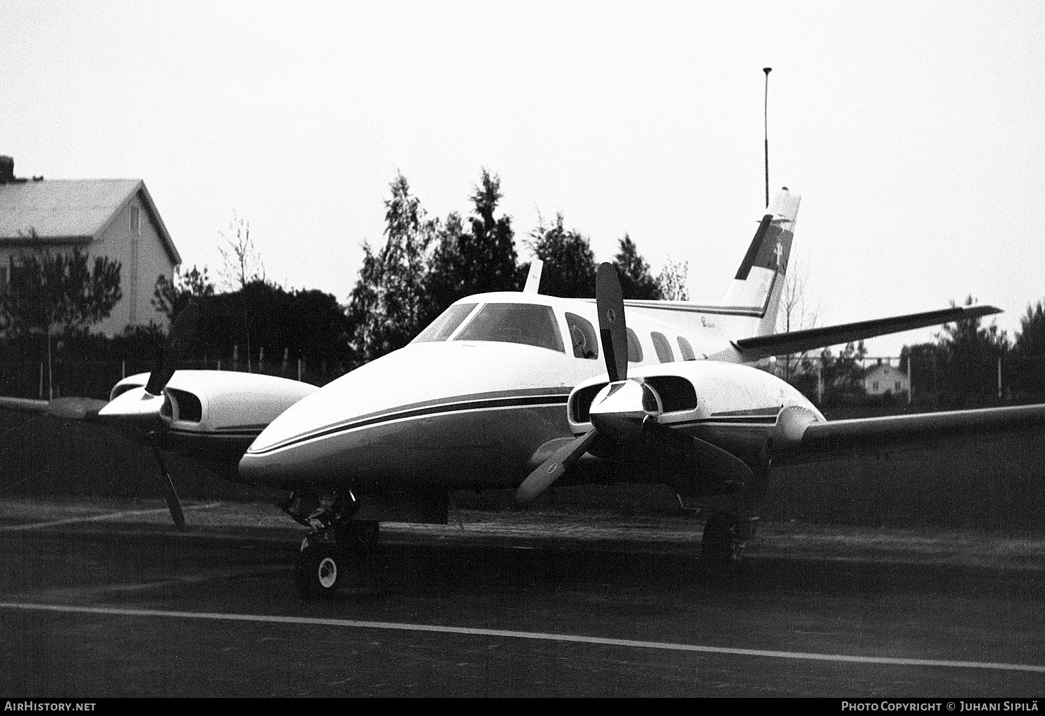 Aircraft Photo of HB-GDZ | Beech 60 Duke | AirHistory.net #667568