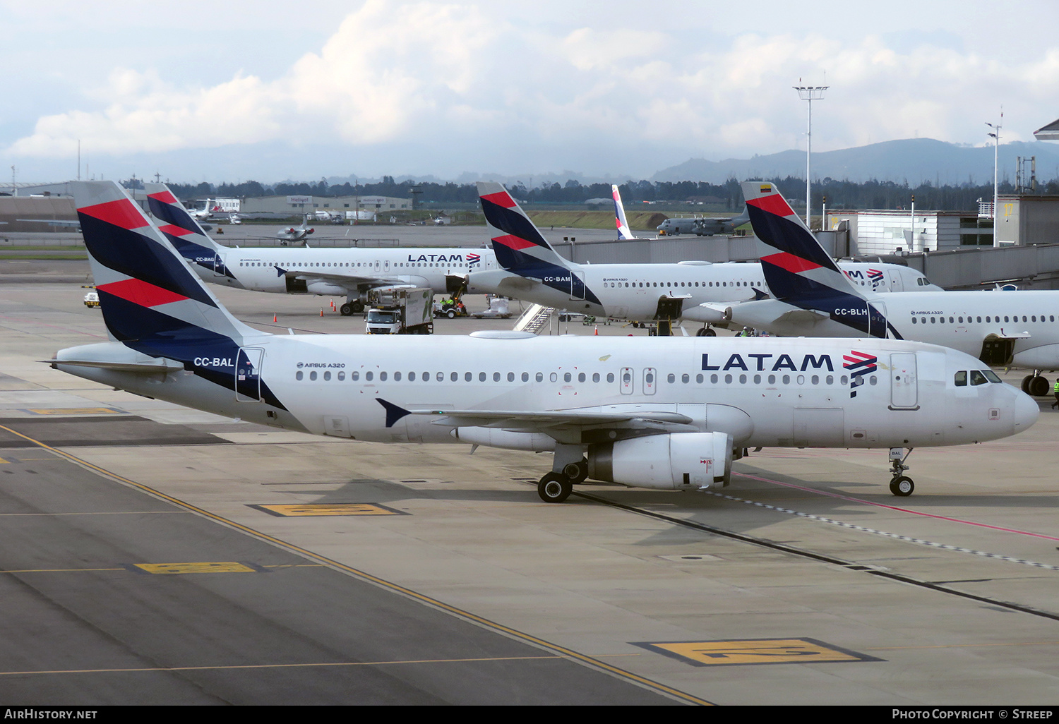 Aircraft Photo of CC-BAL | Airbus A320-233 | LATAM Airlines | AirHistory.net #667734
