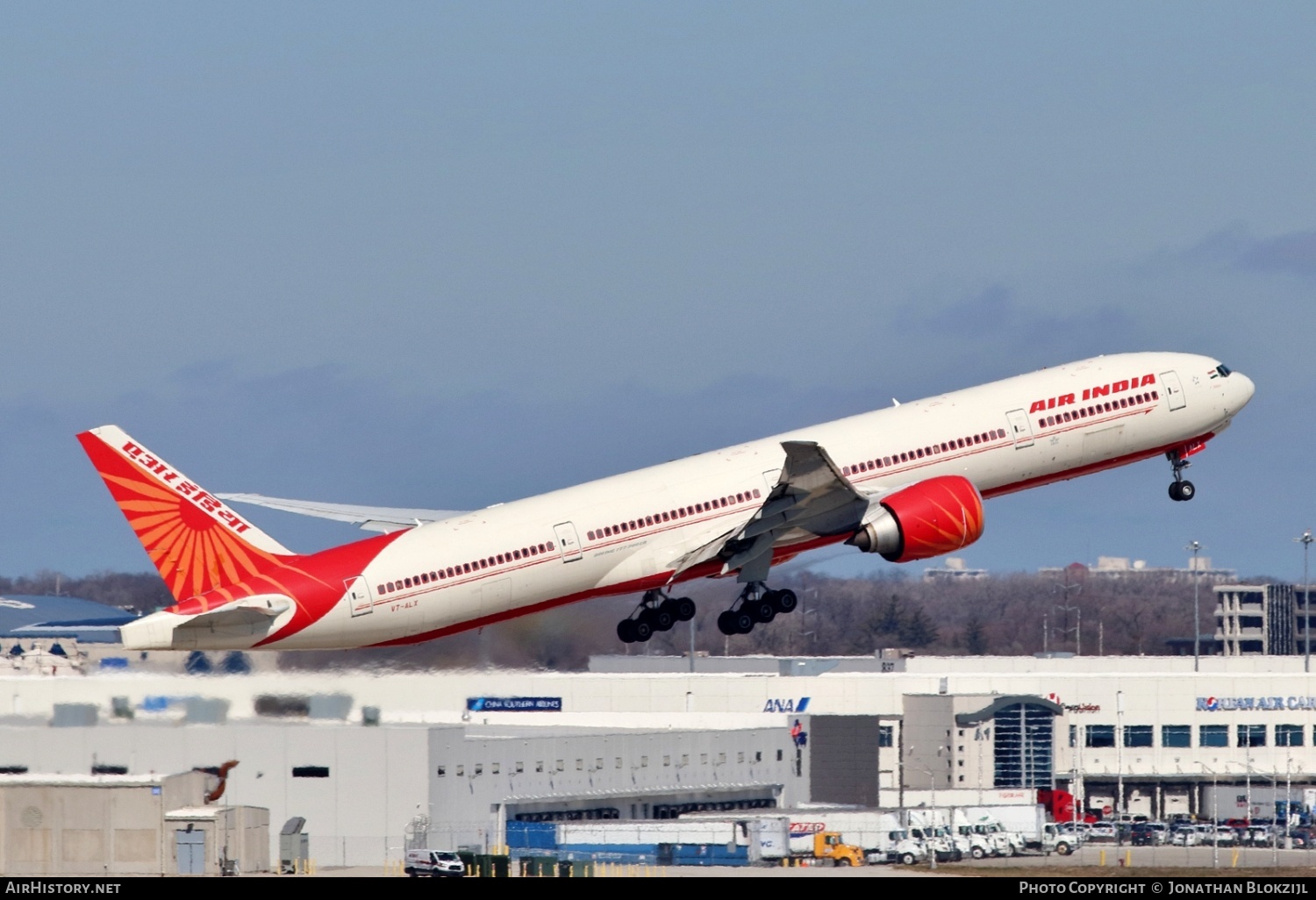 Aircraft Photo of VT-ALX | Boeing 777-337/ER | Air India | AirHistory.net #667837