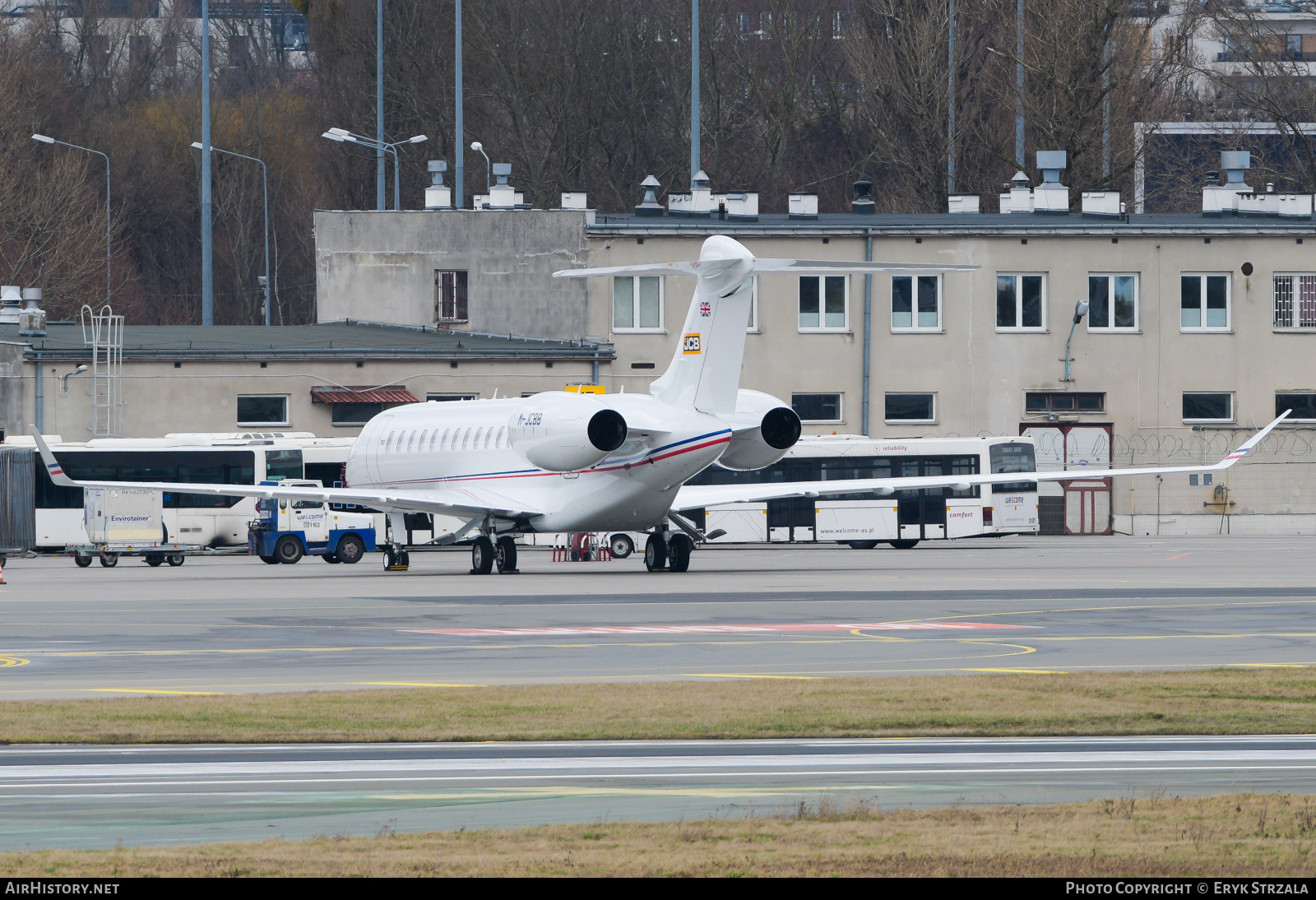 Aircraft Photo of M-JCBB | Bombardier Global 7500 (BD-700-2A12) | JCB - J.C. Bamford Excavators | AirHistory.net #667952