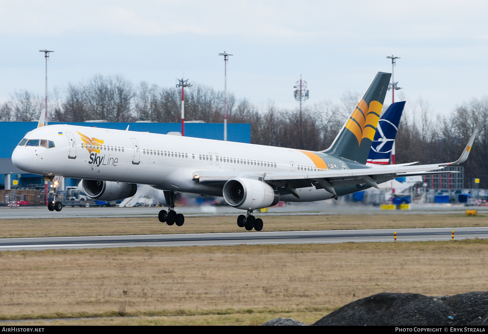 Aircraft Photo of UR-SLE | Boeing 757-330 | Skyline Express Airline | AirHistory.net #668071