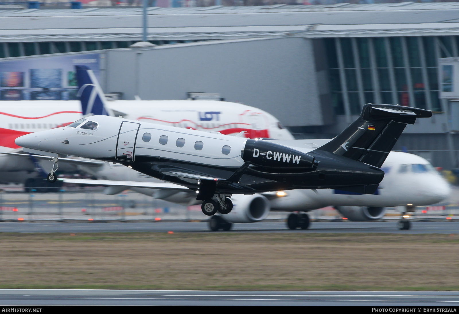 Aircraft Photo of D-CWWW | Embraer EMB-505 Phenom 300E | AirHistory.net #668133