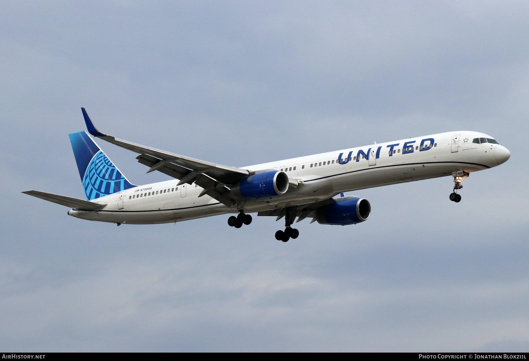 Aircraft Photo of N75858 | Boeing 757-324 | United Airlines | AirHistory.net #668183