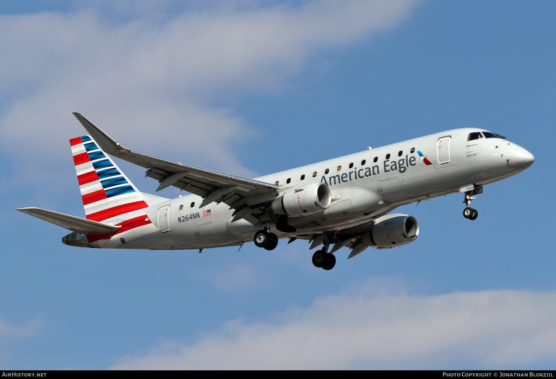 Aircraft Photo of N264NN | Embraer 175LR (ERJ-170-200LR) | American Eagle | AirHistory.net #668216