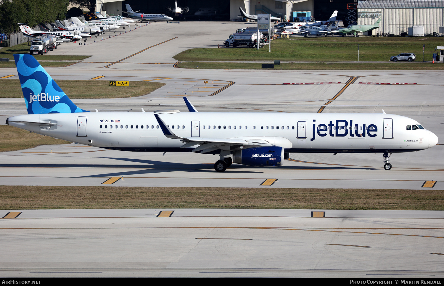 Aircraft Photo of N923JB | Airbus A321-231 | JetBlue Airways | AirHistory.net #668287