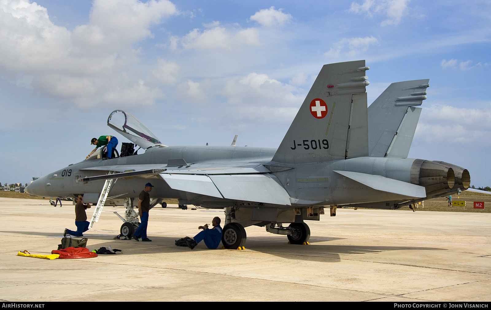 Aircraft Photo of J-5019 | McDonnell Douglas F/A-18C Hornet | Switzerland - Air Force | AirHistory.net #668333