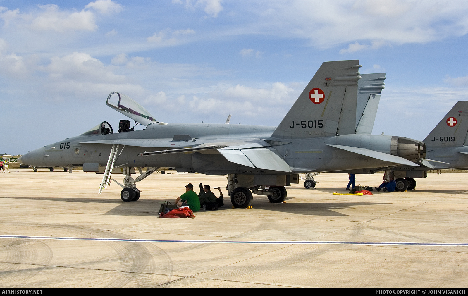 Aircraft Photo of J-5015 | McDonnell Douglas F/A-18C Hornet | Switzerland - Air Force | AirHistory.net #668339