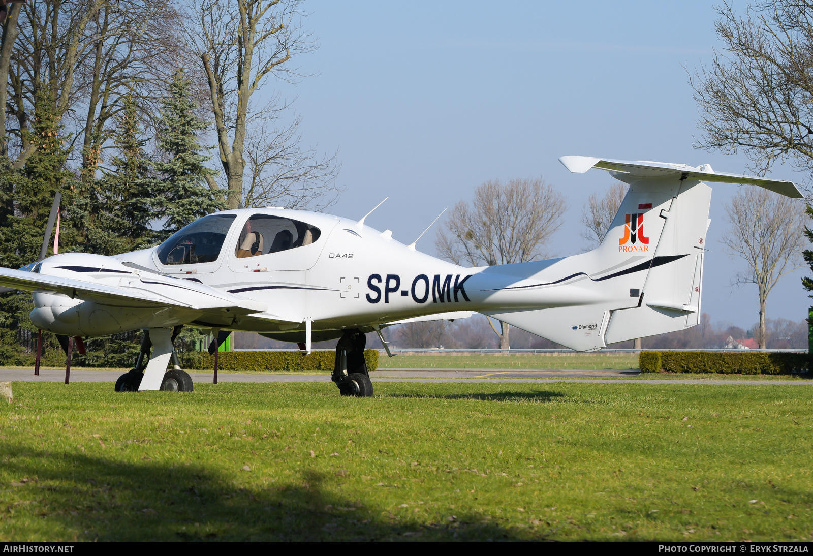 Aircraft Photo of SP-OMK | Diamond DA42 Twin Star | Pronar | AirHistory.net #668427
