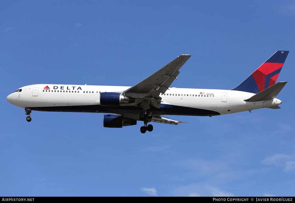 Aircraft Photo of N137DL | Boeing 767-332 | Delta Air Lines | AirHistory.net #668516