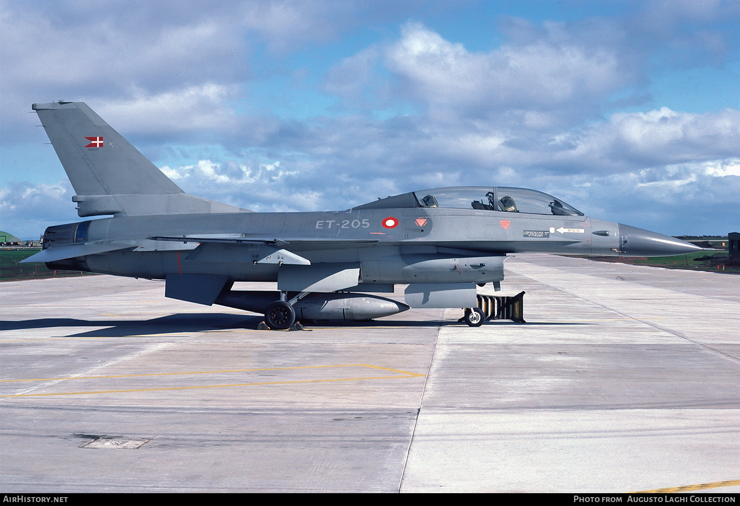 Aircraft Photo of ET-205 | General Dynamics F-16B Fighting Falcon | Denmark - Air Force | AirHistory.net #668610
