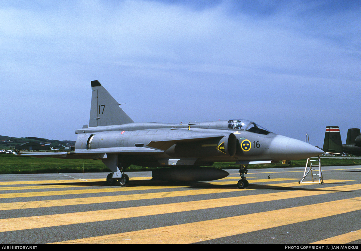 Aircraft Photo of 37417 | Saab JA37 Viggen | Sweden - Air Force | AirHistory.net #668702