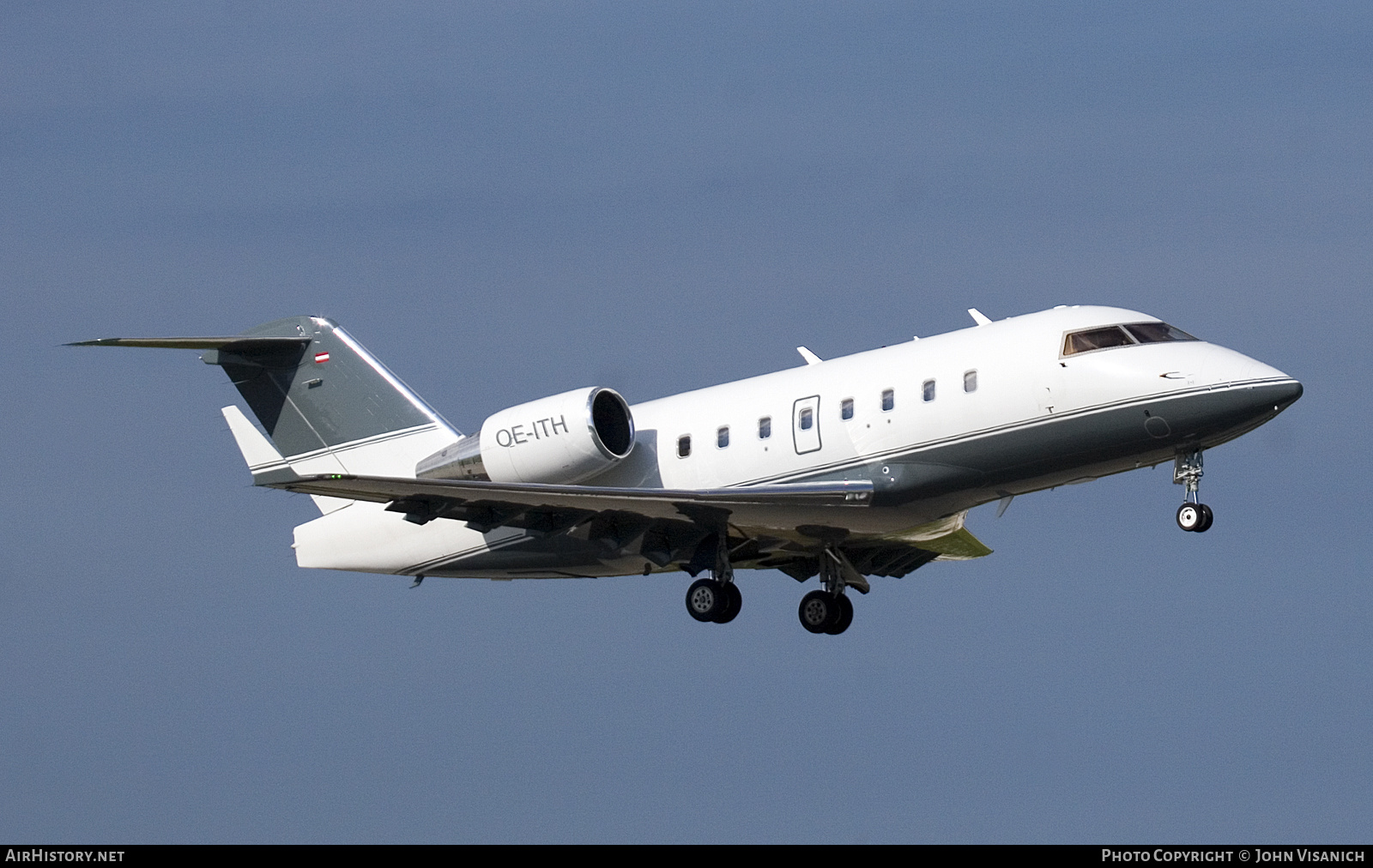 Aircraft Photo of OE-ITH | Bombardier Challenger 604 (CL-600-2B16) | AirHistory.net #668775
