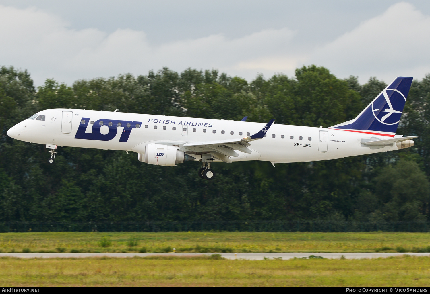 Aircraft Photo of SP-LMC | Embraer 190STD (ERJ-190-100STD) | LOT Polish Airlines - Polskie Linie Lotnicze | AirHistory.net #668810