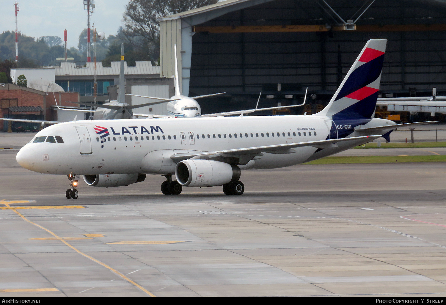 Aircraft Photo of CC-COI | Airbus A320-214 | LATAM Airlines | AirHistory.net #668818