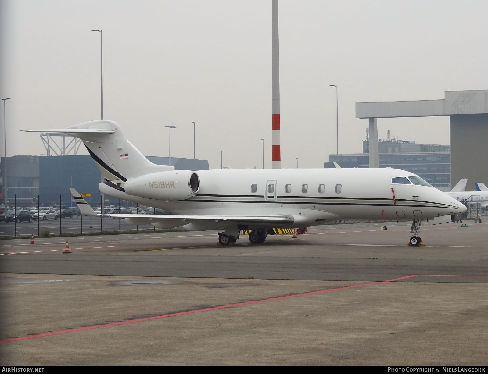 Aircraft Photo of N518HR | Bombardier Challenger 300 (BD-100-1A10) | AirHistory.net #668843