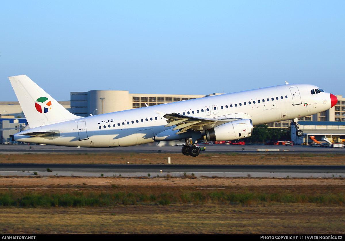 Aircraft Photo of OY-LHD | Airbus A320-231 | Danish Air Transport - DAT | AirHistory.net #668898