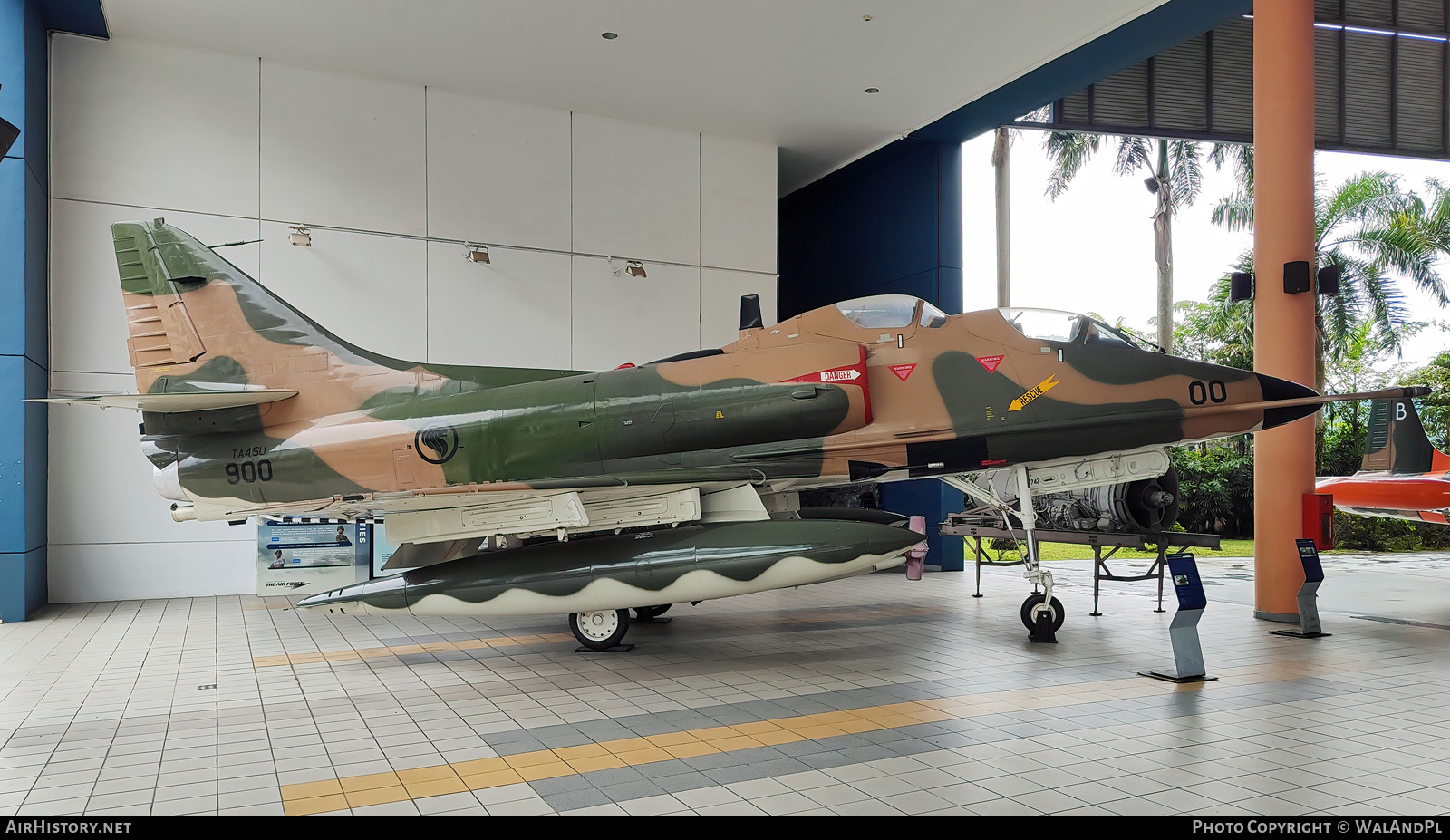 Aircraft Photo of 900 / 147742 | Douglas TA-4SU Skyhawk | Singapore - Air Force | AirHistory.net #668917
