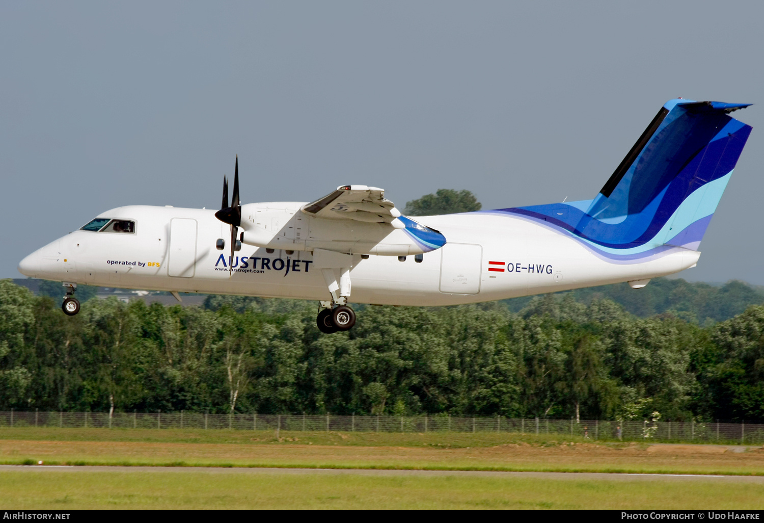 Aircraft Photo of OE-HWG | De Havilland Canada DHC-8-102 Dash 8 | Austrojet | AirHistory.net #669029