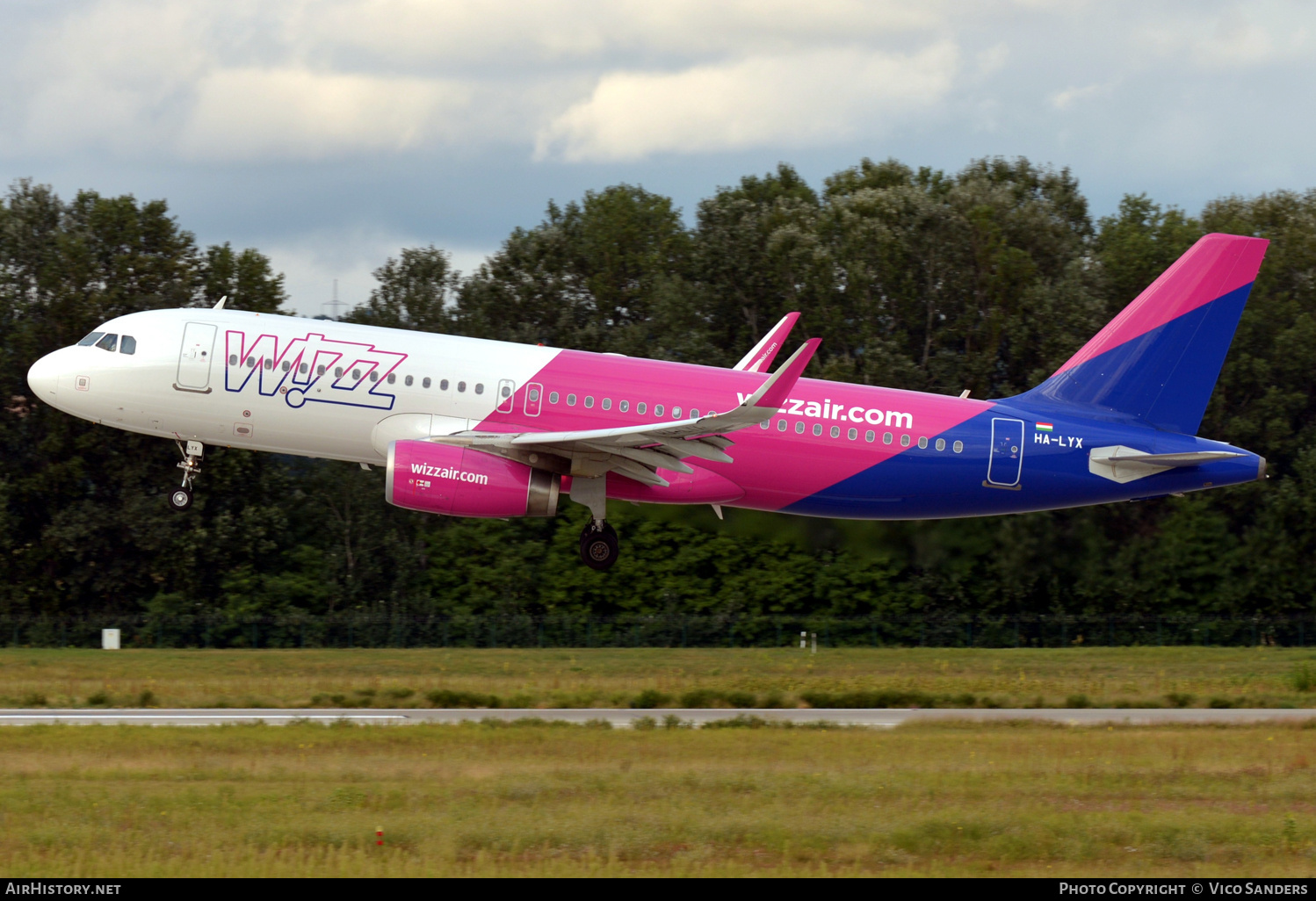 Aircraft Photo of HA-LYX | Airbus A320-232 | Wizz Air | AirHistory.net #669070