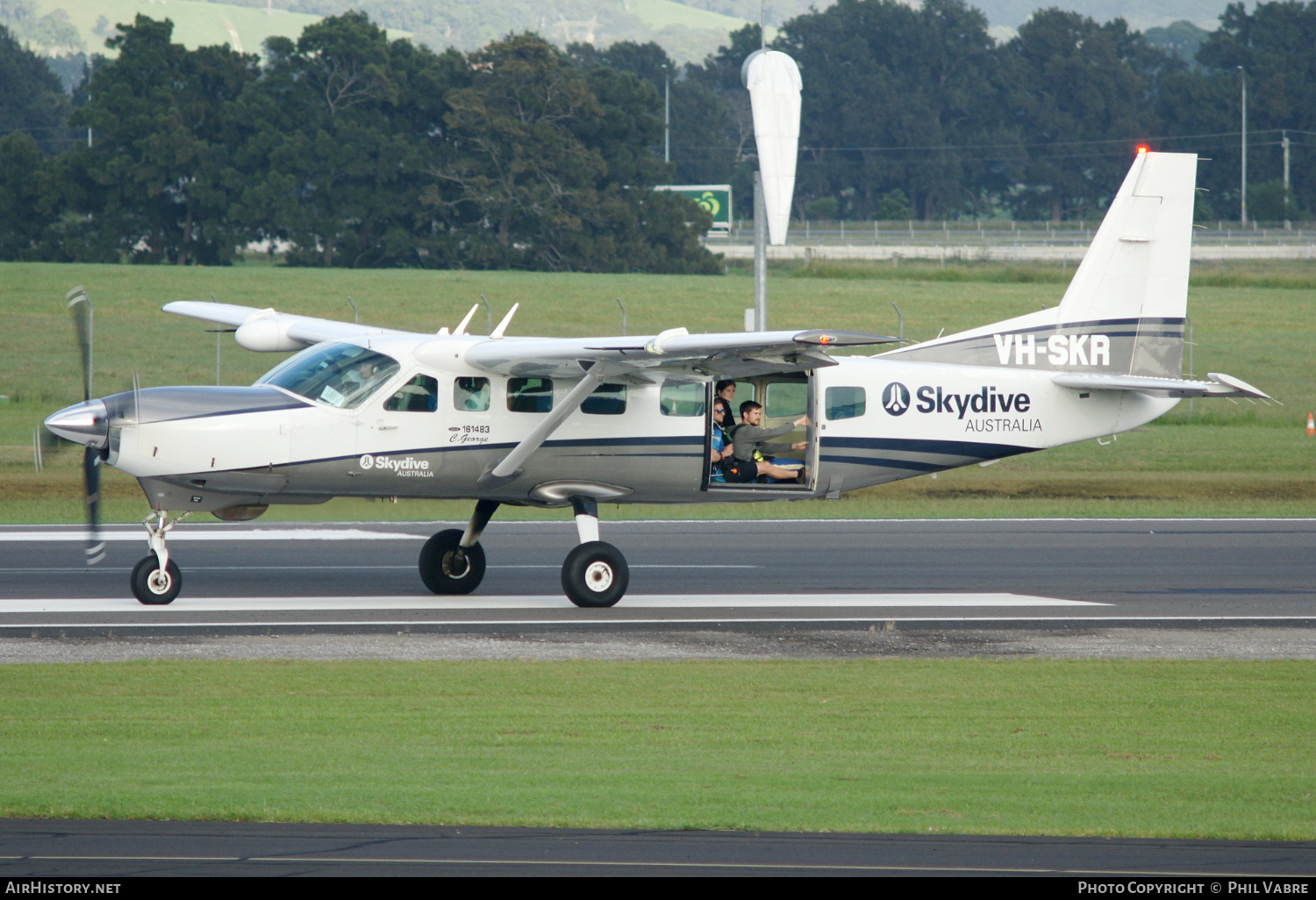 Aircraft Photo of VH-SKR | Cessna 208B Texas Turbine Supervan 900 | Skydive Australia | AirHistory.net #669312