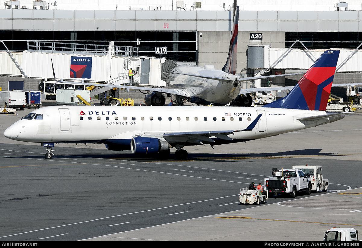 Aircraft Photo of N225JQ | Embraer 175LR (ERJ-170-200LR) | Delta Connection | AirHistory.net #669663