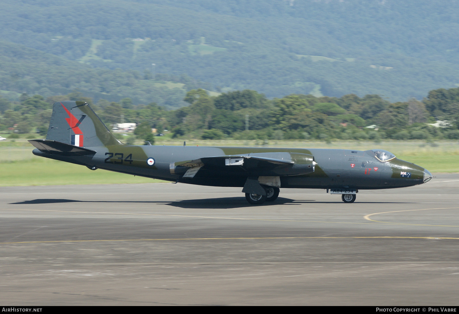 Aircraft Photo of VH-ZSQ / A84-234 | English Electric Canberra TT18 | Australia - Air Force | AirHistory.net #669909