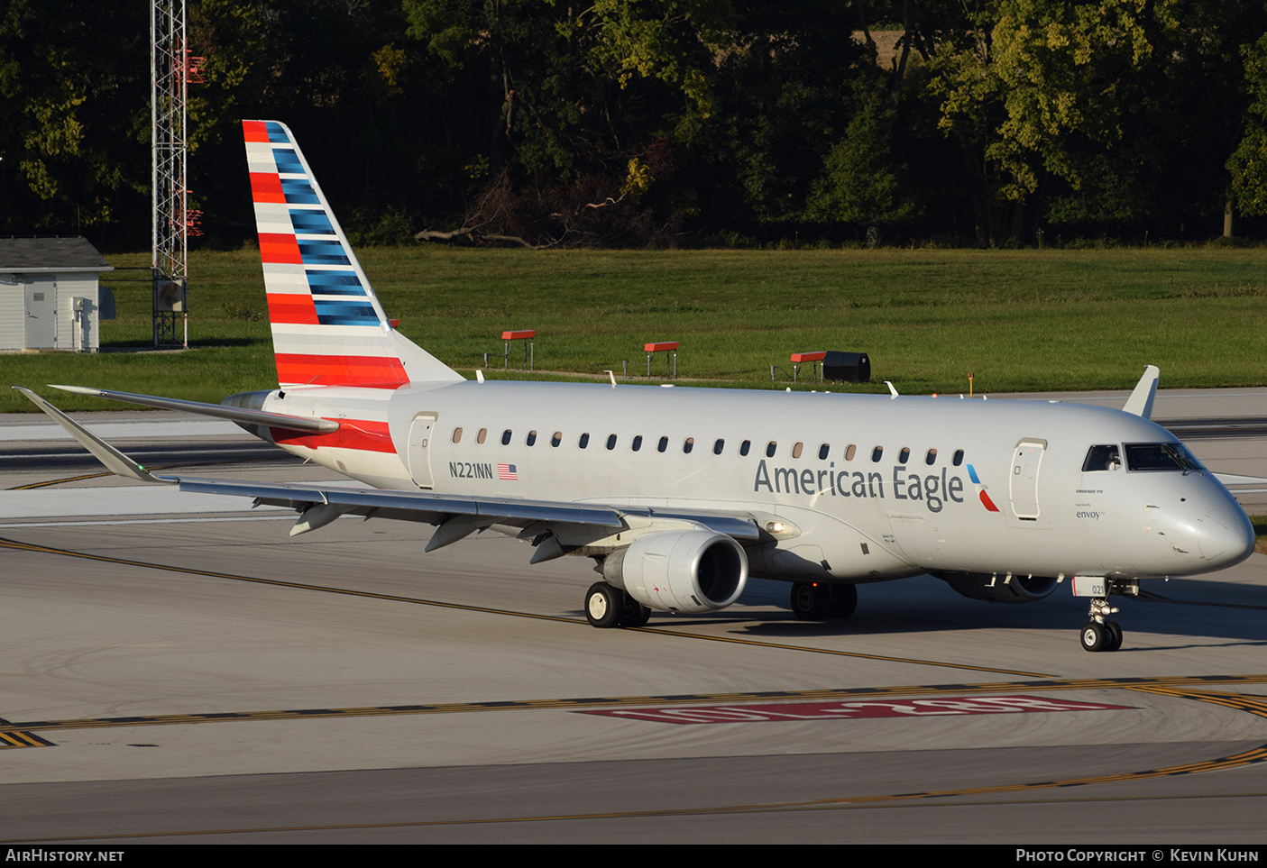 Aircraft Photo of N221NN | Embraer 175LR (ERJ-170-200LR) | American Eagle | AirHistory.net #669988