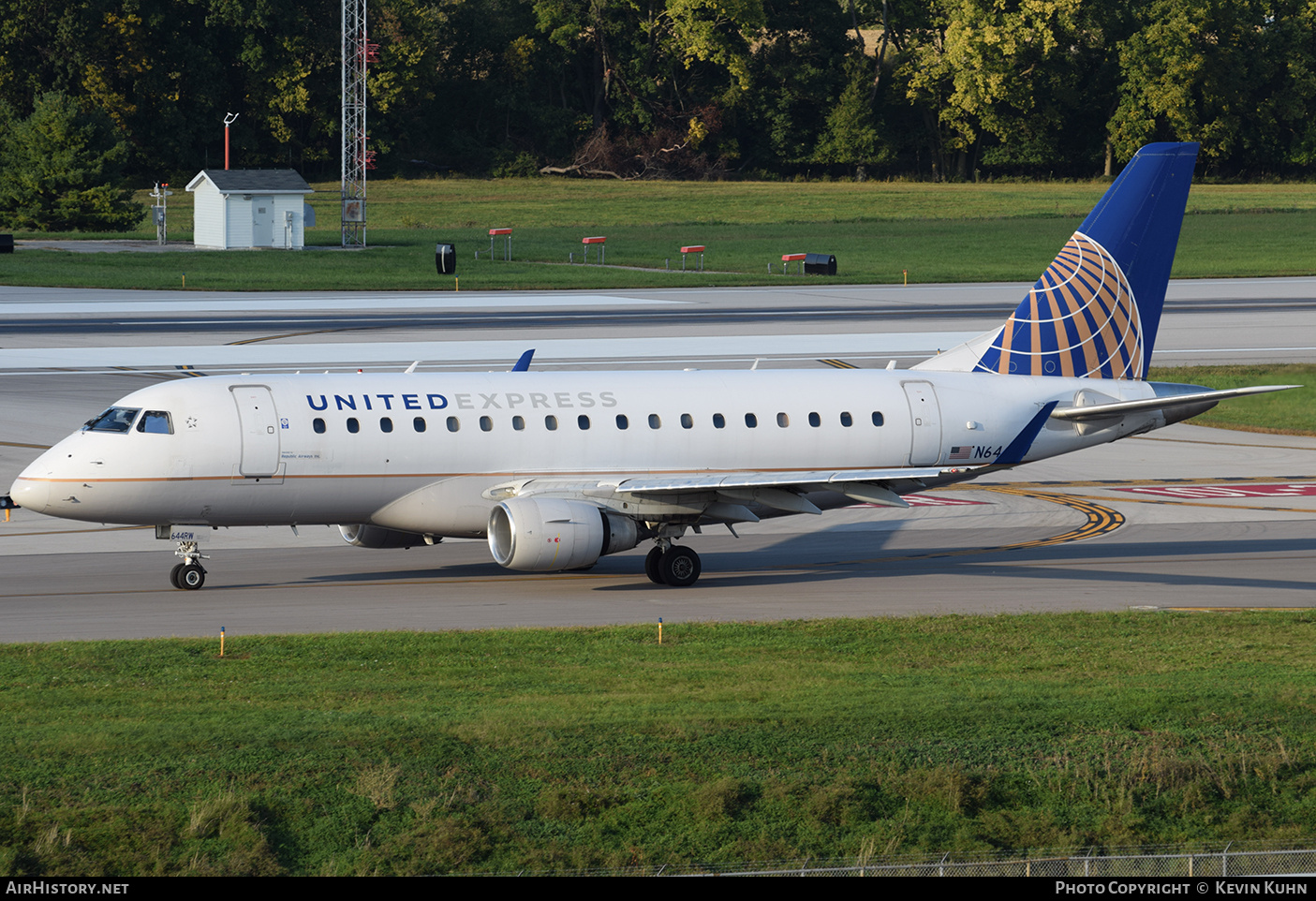 Aircraft Photo of N644RW | Embraer 170SU (ERJ-170-100SU) | United Express | AirHistory.net #669989