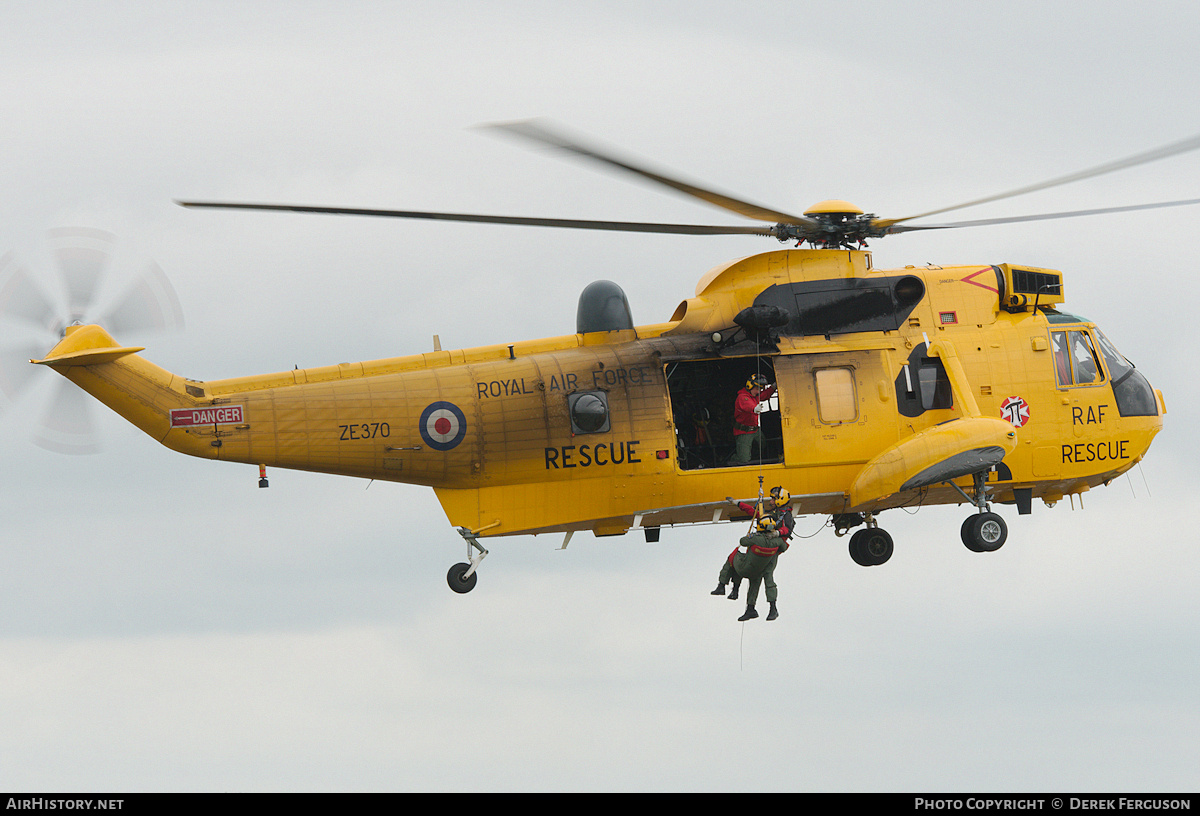 Aircraft Photo of ZE370 | Westland WS-61 Sea King HAR3 | UK - Air Force | AirHistory.net #670056