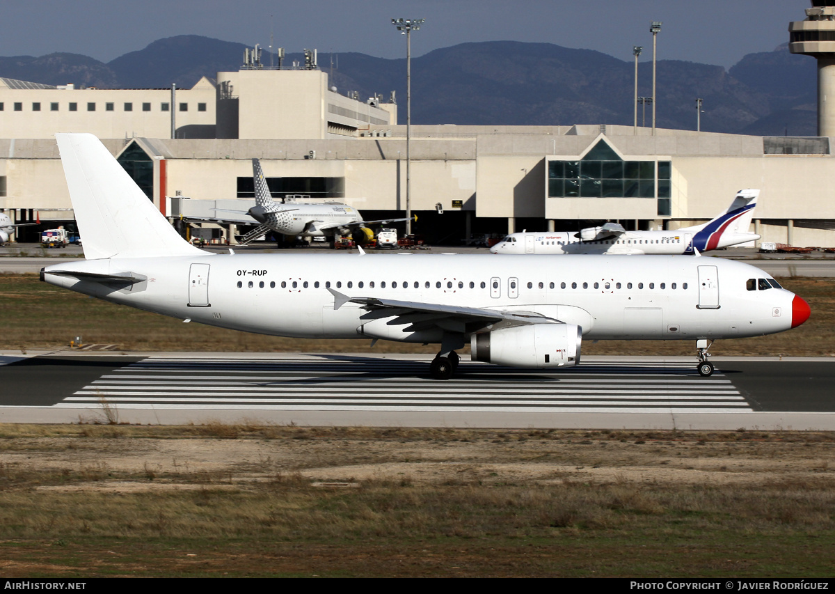 Aircraft Photo of OY-RUP | Airbus A320-231 | AirHistory.net #670086