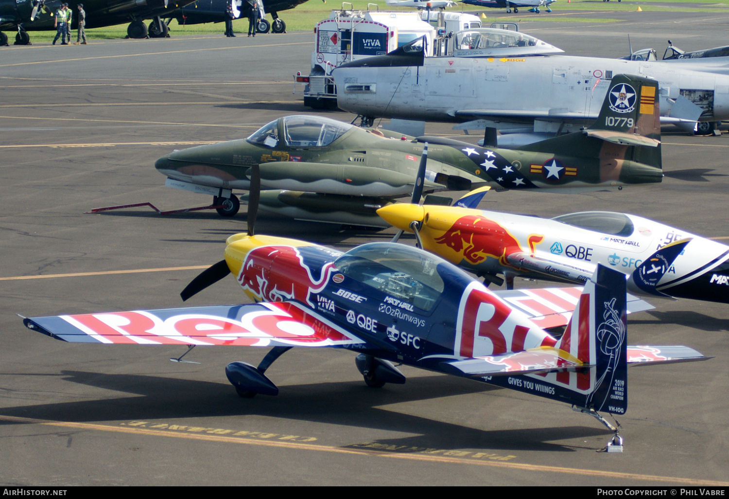 Aircraft Photo of VH-IOG | Extra EA-300L | Matt Hall Racing | AirHistory.net #670102