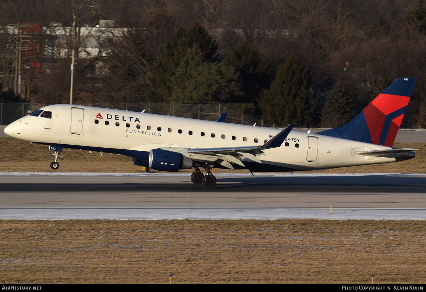 Aircraft Photo of N247SY | Embraer 175LR (ERJ-170-200LR) | Delta Connection | AirHistory.net #670191