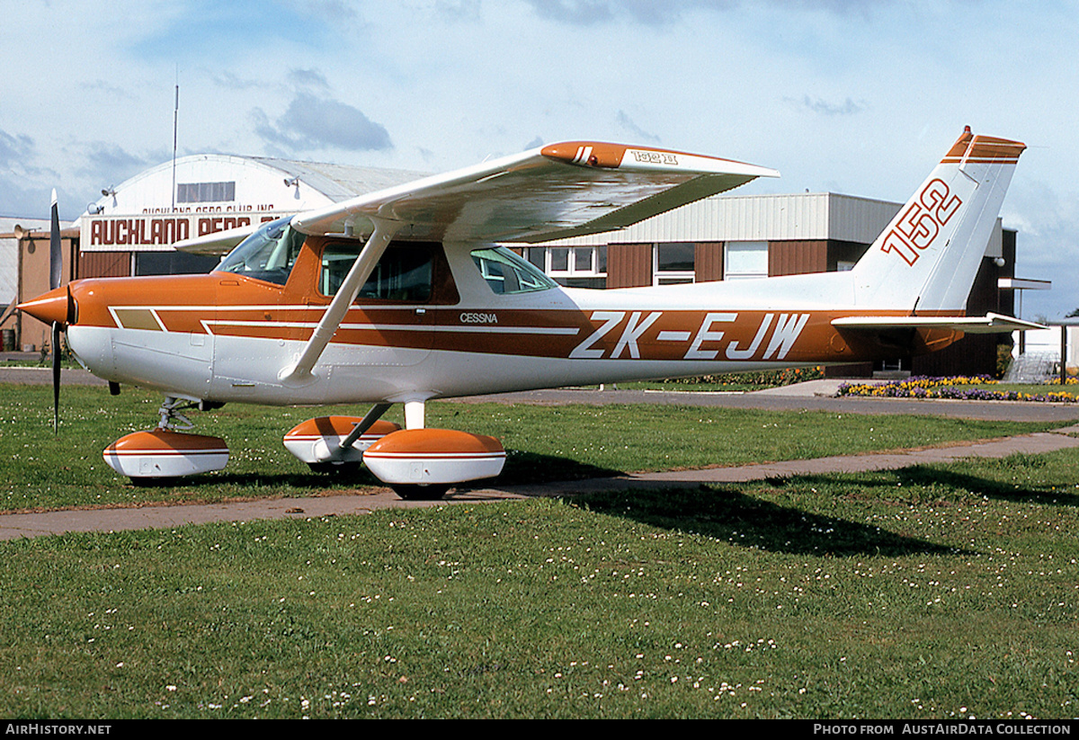 Aircraft Photo of ZK-EJW | Cessna 152 | AirHistory.net #670199